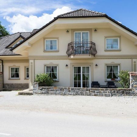 Guesthouse & Apartments Pri Stani Zerovnica ภายนอก รูปภาพ