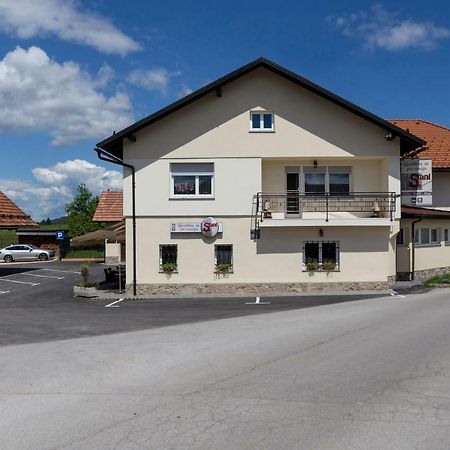 Guesthouse & Apartments Pri Stani Zerovnica ภายนอก รูปภาพ
