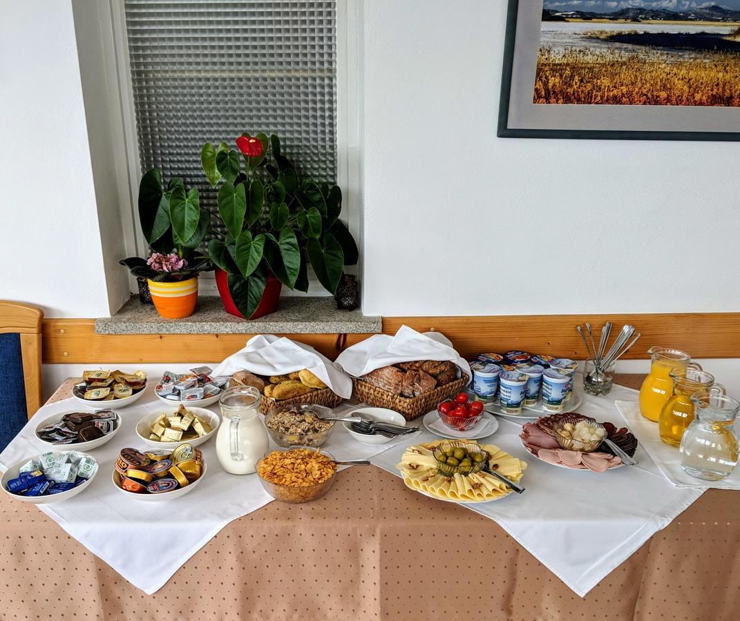 Guesthouse & Apartments Pri Stani Zerovnica ภายนอก รูปภาพ
