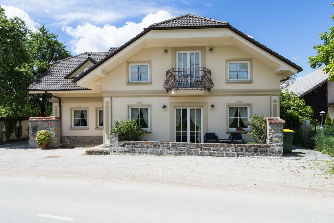 Guesthouse & Apartments Pri Stani Zerovnica ภายนอก รูปภาพ
