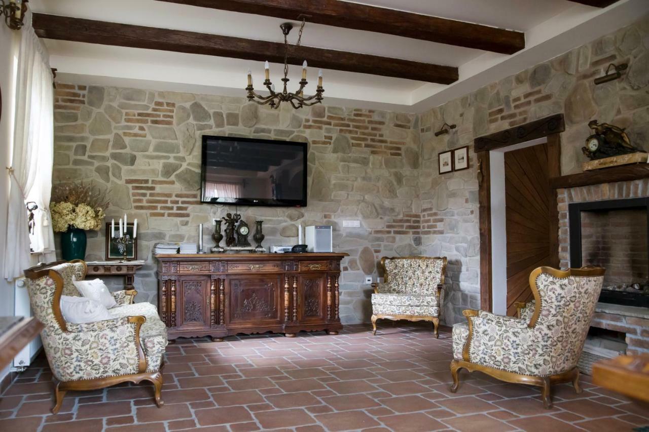 Guesthouse & Apartments Pri Stani Zerovnica ภายนอก รูปภาพ