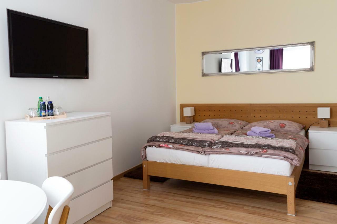 Guesthouse & Apartments Pri Stani Zerovnica ภายนอก รูปภาพ