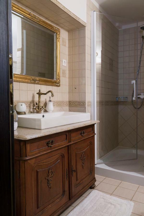Guesthouse & Apartments Pri Stani Zerovnica ภายนอก รูปภาพ