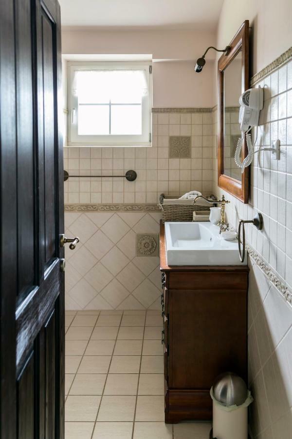 Guesthouse & Apartments Pri Stani Zerovnica ภายนอก รูปภาพ