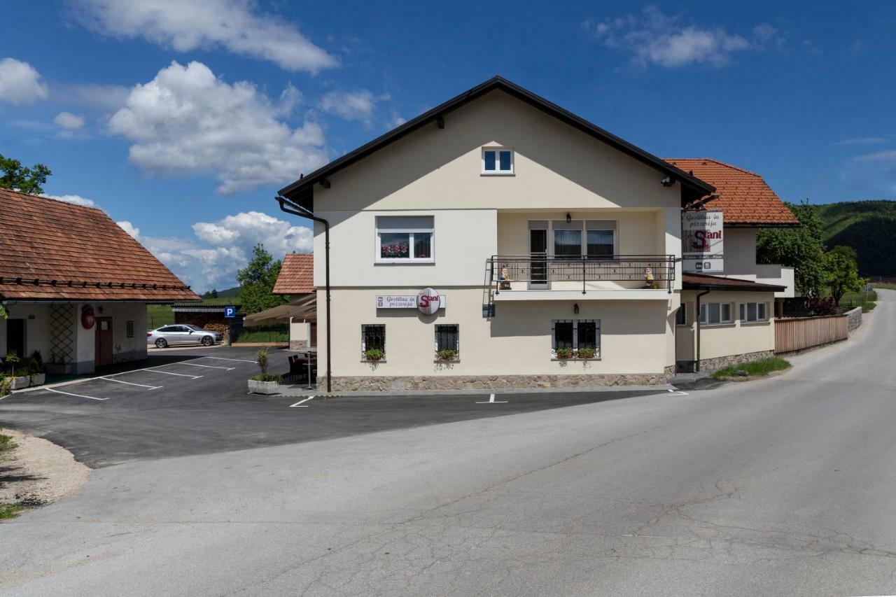 Guesthouse & Apartments Pri Stani Zerovnica ภายนอก รูปภาพ