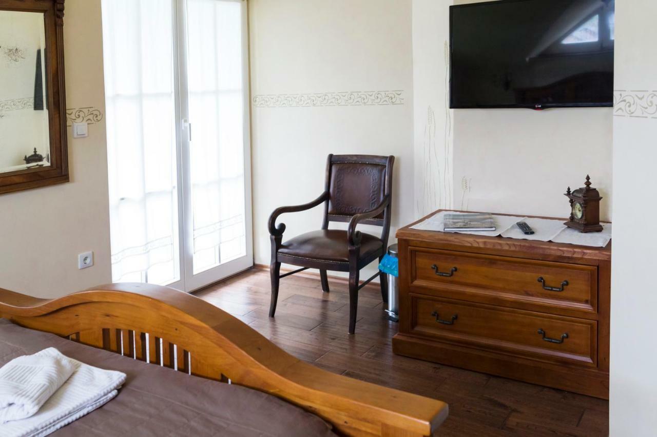 Guesthouse & Apartments Pri Stani Zerovnica ภายนอก รูปภาพ