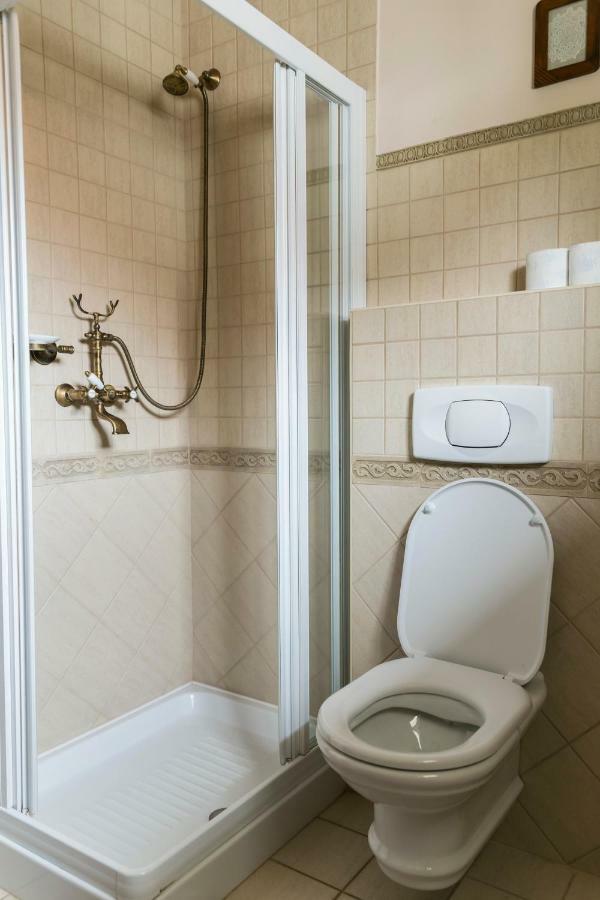 Guesthouse & Apartments Pri Stani Zerovnica ภายนอก รูปภาพ