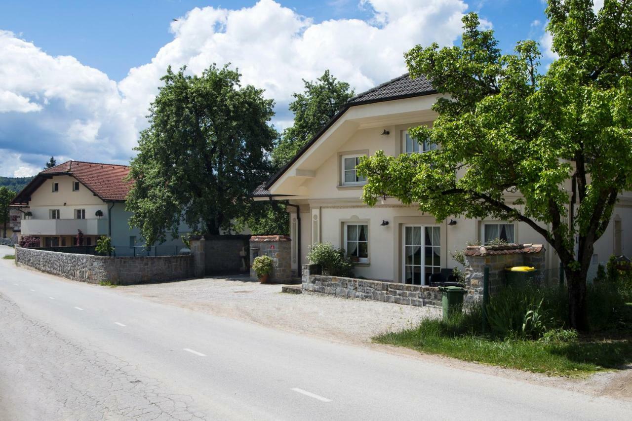 Guesthouse & Apartments Pri Stani Zerovnica ภายนอก รูปภาพ
