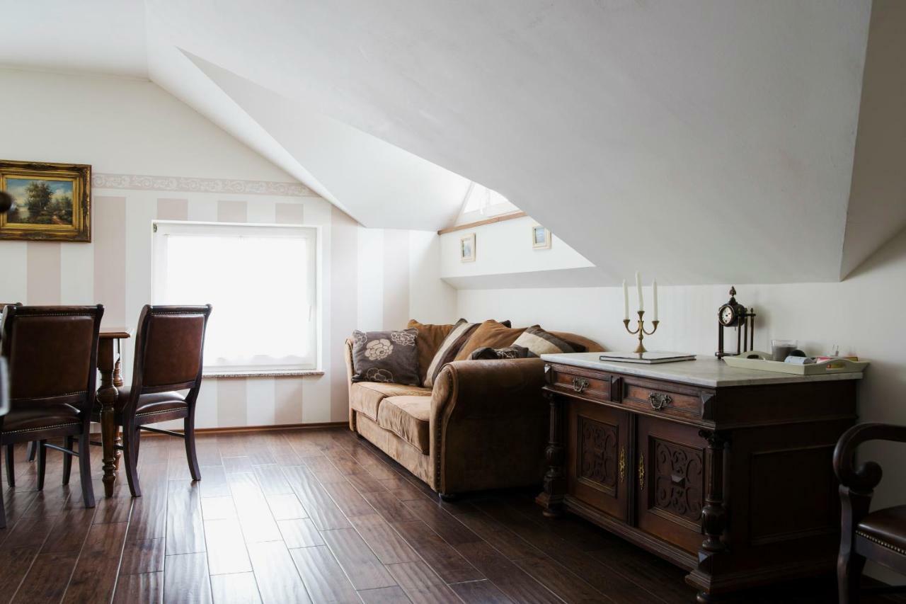 Guesthouse & Apartments Pri Stani Zerovnica ภายนอก รูปภาพ