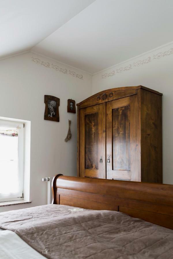 Guesthouse & Apartments Pri Stani Zerovnica ภายนอก รูปภาพ