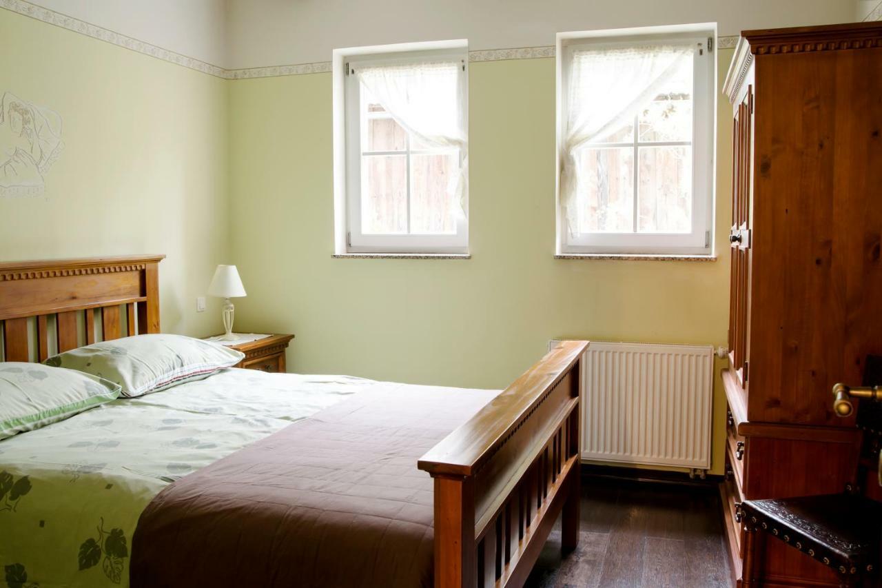 Guesthouse & Apartments Pri Stani Zerovnica ภายนอก รูปภาพ